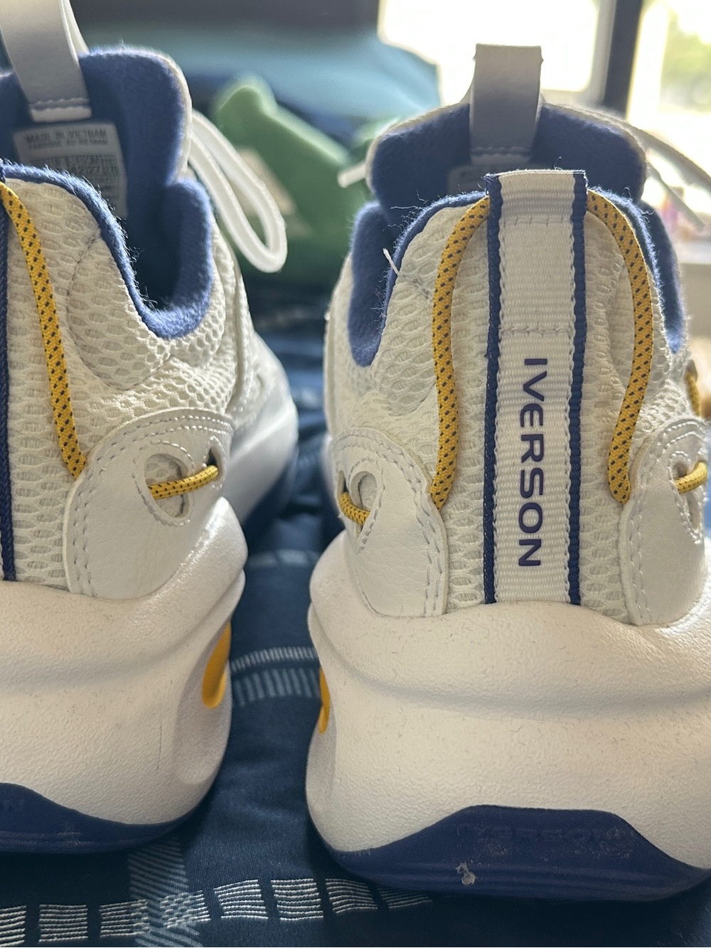 Reebok White Navy and Yellow Retro Running Shoes Size 9 (men’s) - Picture 3 of 6